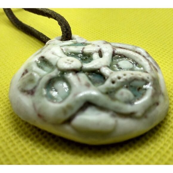 Hand carved tribal snake necklace‎ - Picture 2 of 6